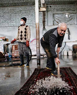شستشوی سنتی قالی در قالیشویی شهر ری 